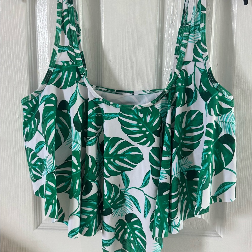 Swiss Tech Green Leaf Print Crop Top